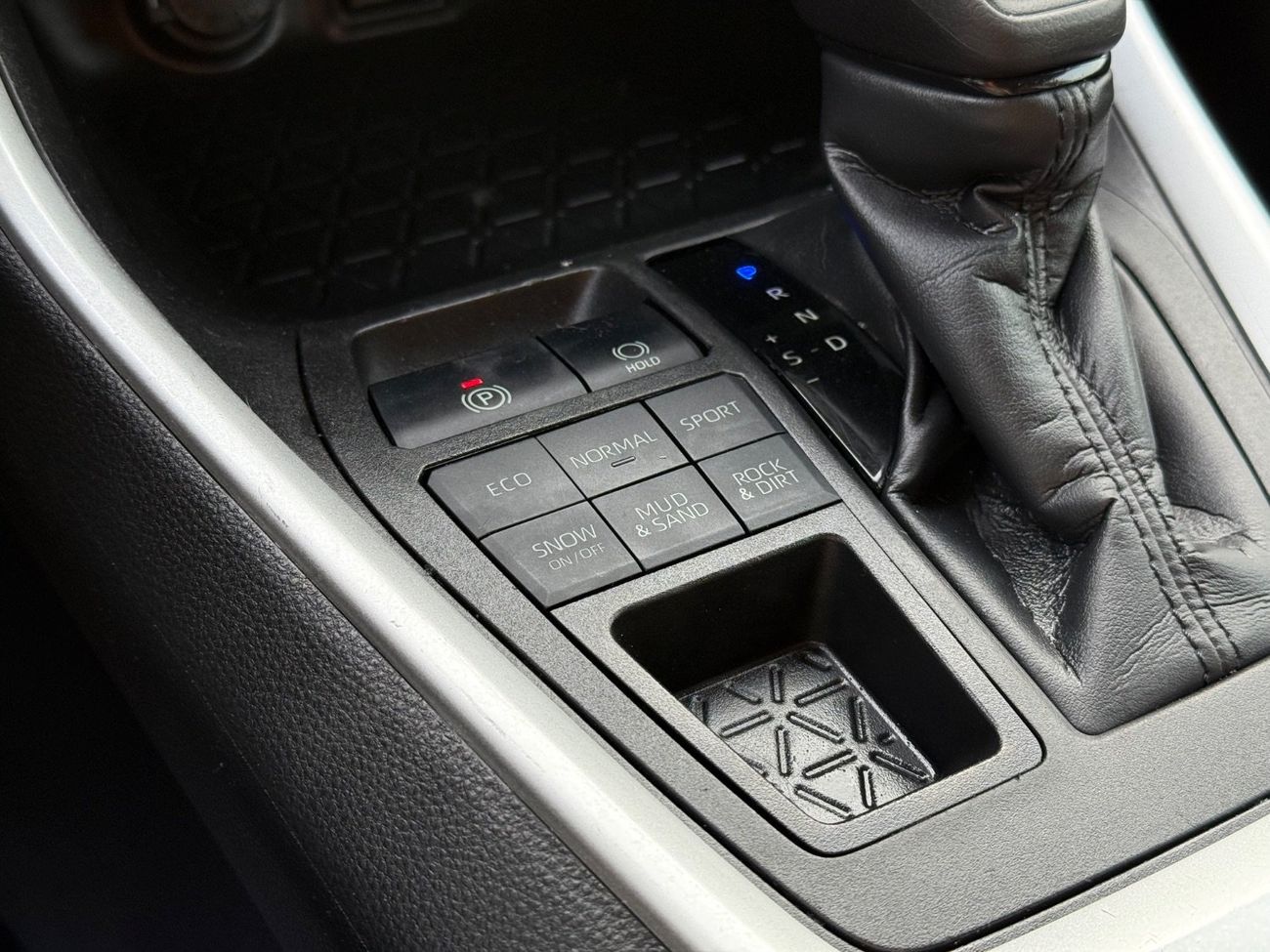 Toyota RAV4 2022 TOYOTA RAV4 XLE 4x4 FULL OPTIONS IMPORTED FROM USA