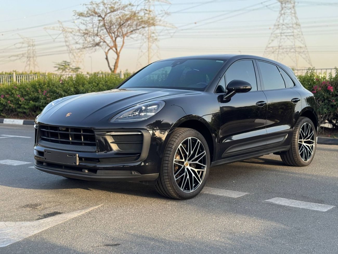 Porsche Macan Std 2.0L (252 HP) GCC SPEC UNDER WARRANTY NEAT AND CLEAN