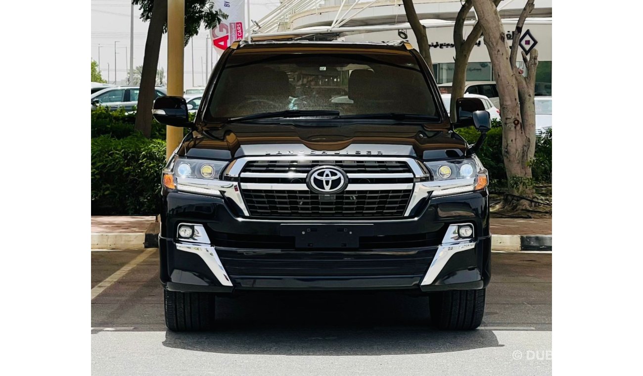 Toyota Land Cruiser 2017 Face-Lifted 2020 4WD Petrol 4.6CC V8 Sunroof [RHD] Rear TV Premium Condition