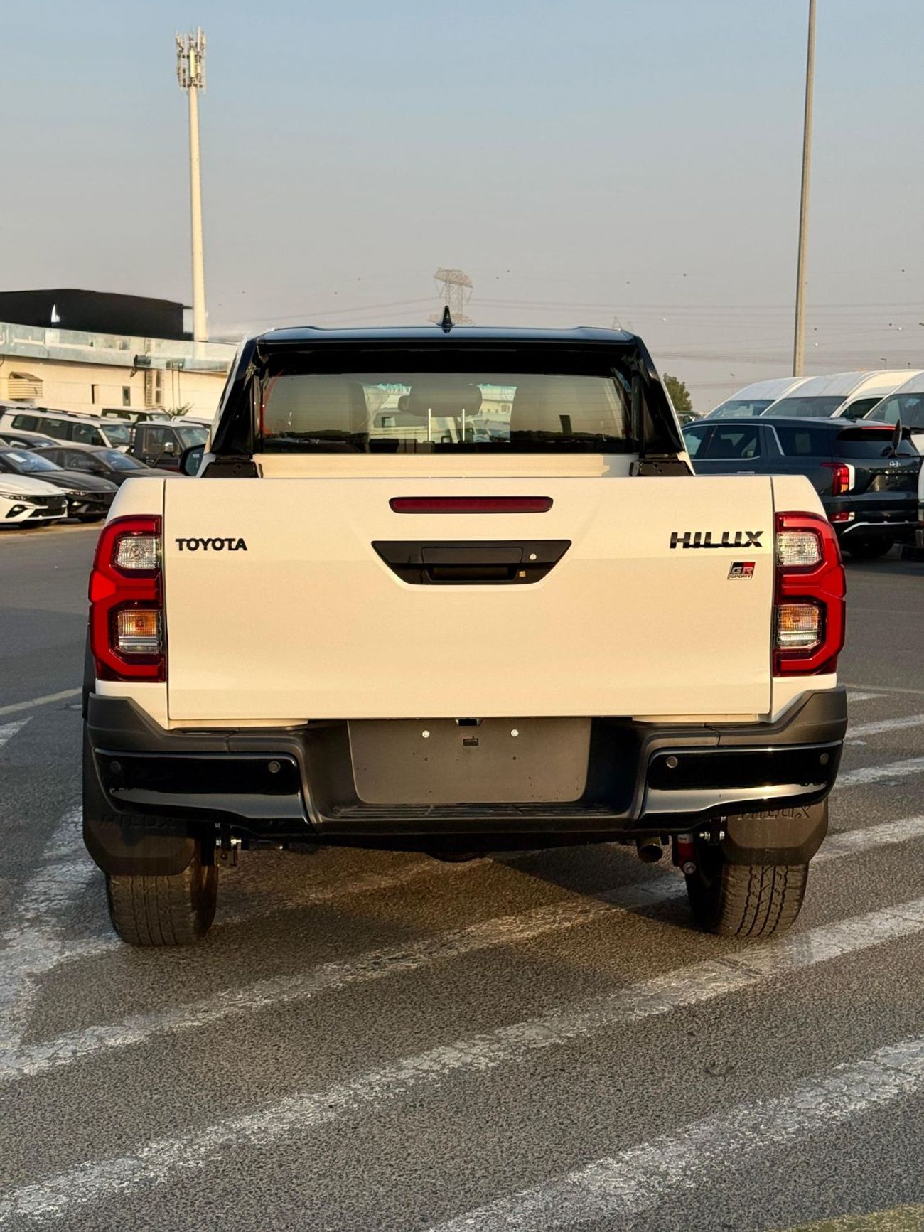 تويوتا هيلوكس TOYOTA HiLUX GR 2.8 DiESEL FuLL 2025 WHiTE