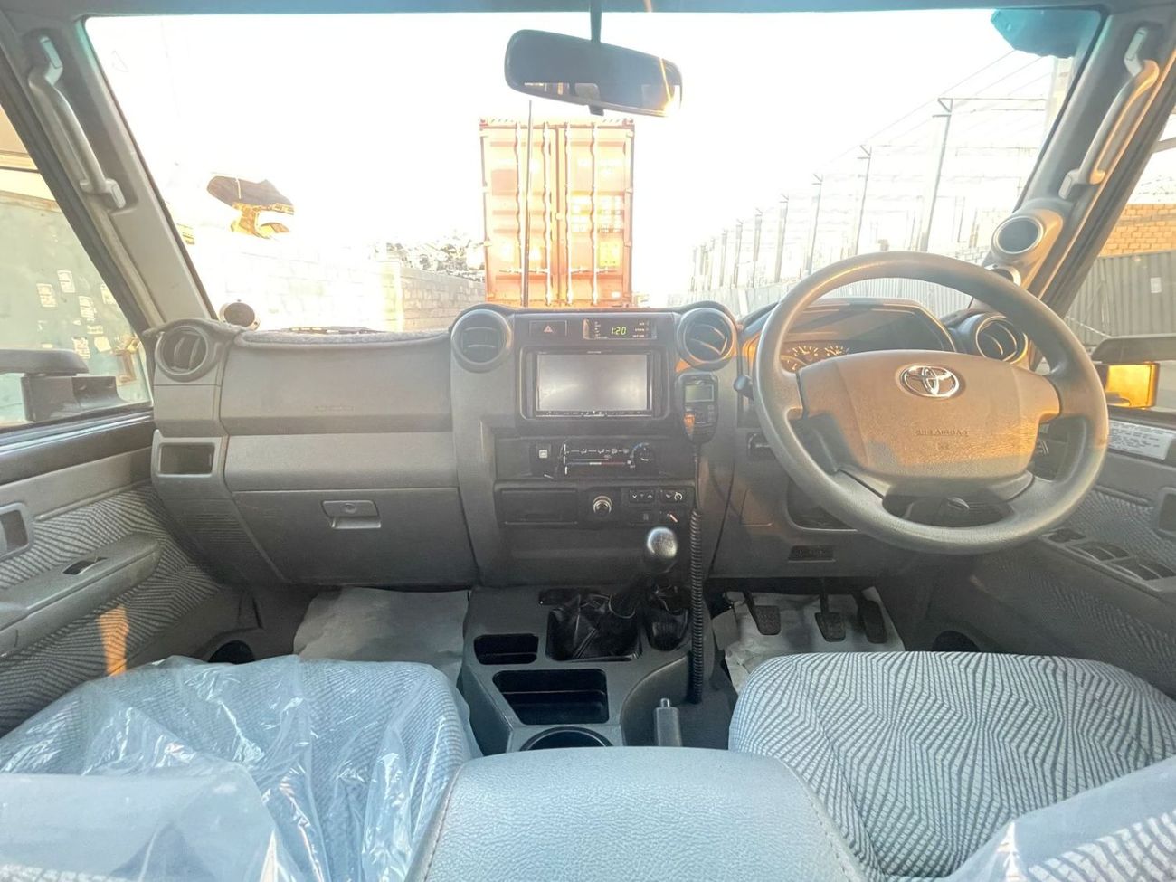 تويوتا لاند كروزر بيك آب RIGHT HAND DRIVE 4.5 1 VD ONLY FOR EXPORT