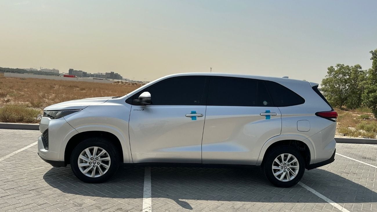 Toyota Innova GLE HEV