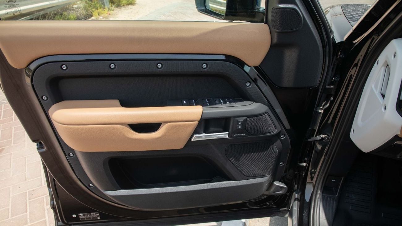 لاند روفر ديفندر X-Dynamic SE 3.0L | 2025 | with 5 Years Agency Warranty