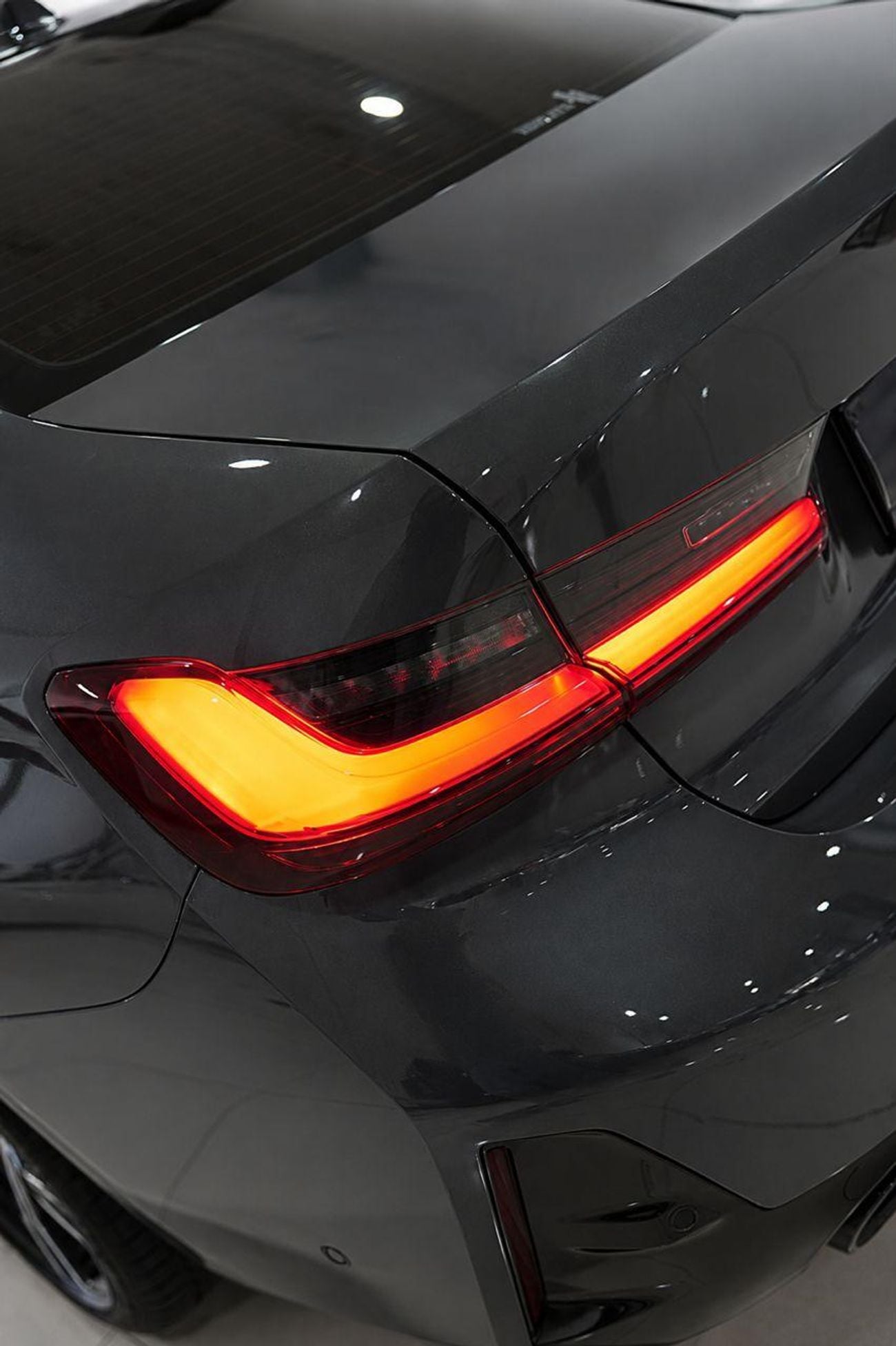 BMW 320i LUXURY M SPORT PACKAGE