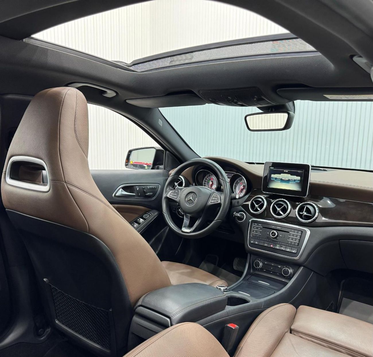 Mercedes-Benz GLA 250 2017 Mercedes-Benz GLA 250 AMG 4MATIC, Excellent Condition, GCC