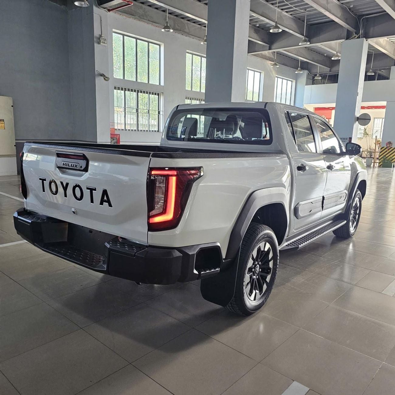 Toyota Hilux NEW SHAPE DIESEL A/T FULL OPTION DOUBLE CABIN PICKUP