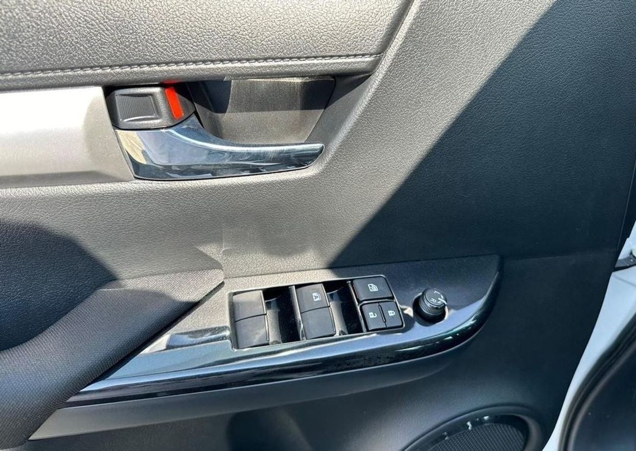 تويوتا هيلوكس DC 2.4L AT Diesel 4x4 Full option