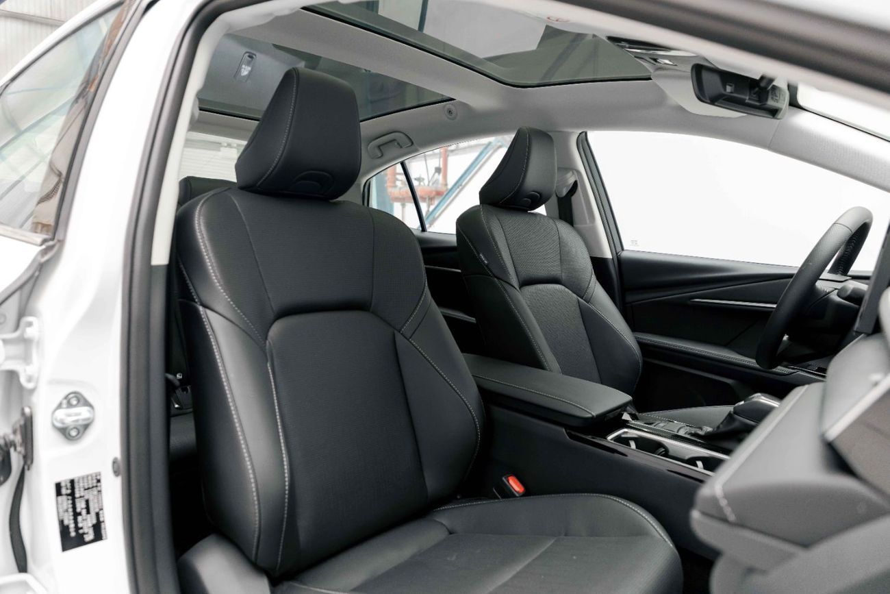 تويوتا كامري Premium 2.5L - Hybrid - White Inside Black | Export Only