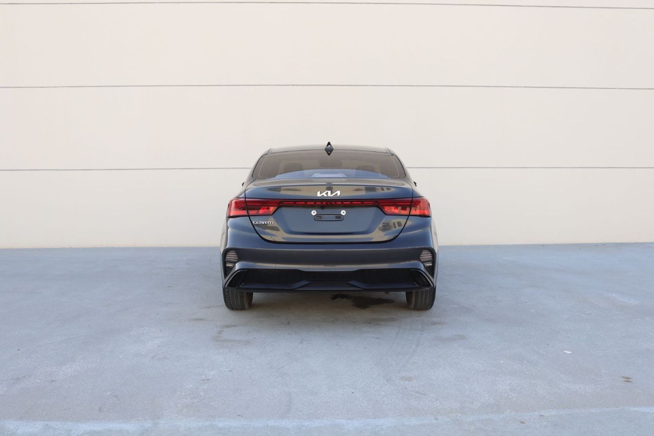 كيا سيراتو LX خالية من الحوادث - خليجي - مكينة 1600 سي سي - بحالة الوكالة من الدال والخارج