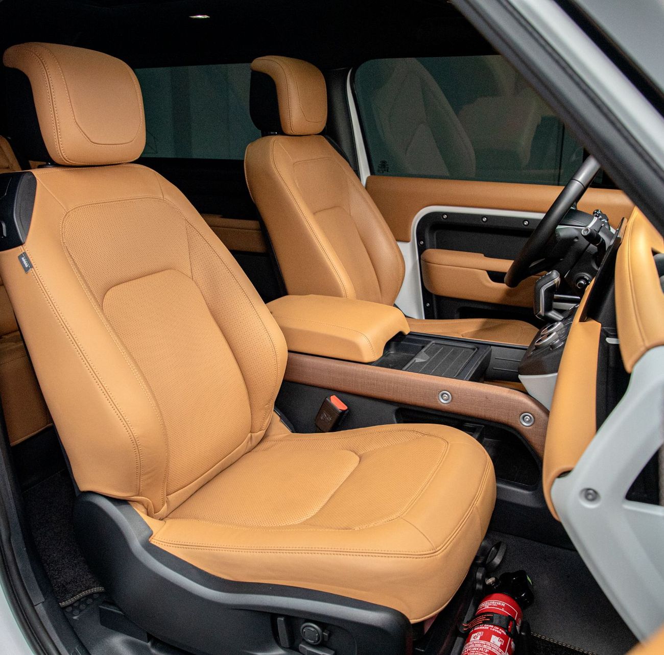 Land Rover Defender P400 90 HSE 3.0L (6 Seater)