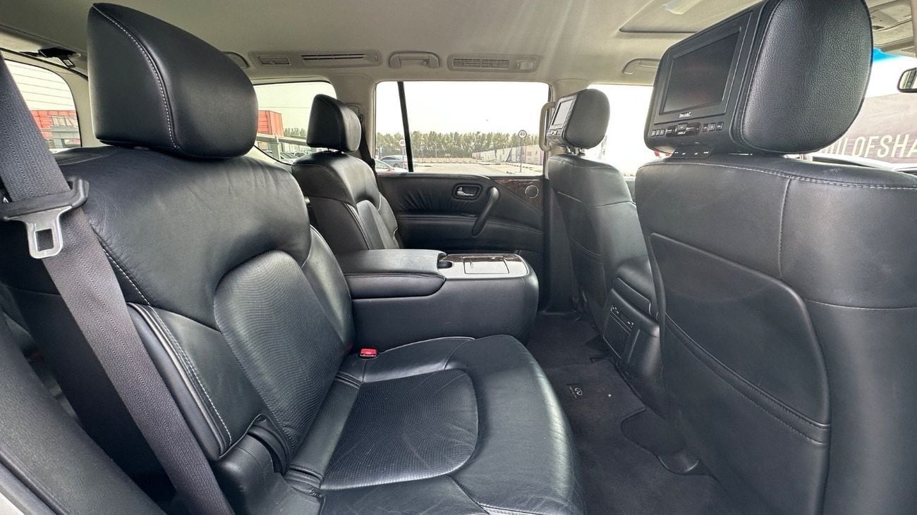 Infiniti QX80 LUXURY Standard 5.6L Full option original paint without accident