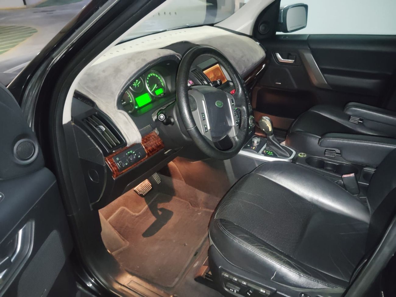 Land Rover LR2 HSE i6