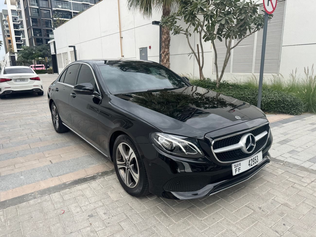 مرسيدس بنز E200