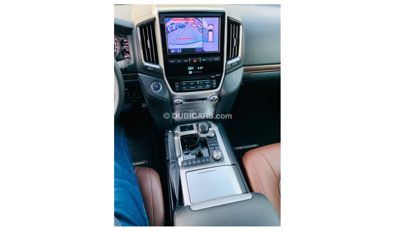 تويوتا لاند كروزر VXR