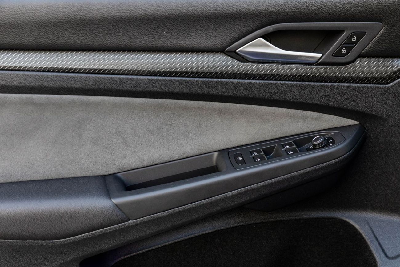 Volkswagen Golf R | 2,546 P.M | 0% Downpayment | EXTRAORDINARY CONDITION!