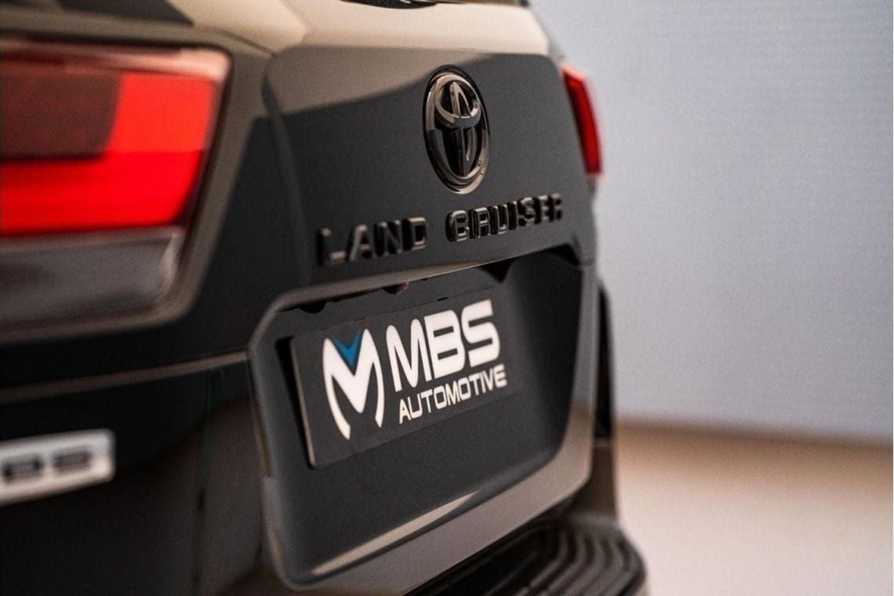 تويوتا لاند كروزر VXR VIP MBS Autobiography 4 Seater Black Edition