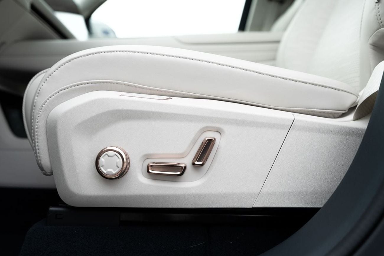 Lynk & Co 900 900 2.0T Ultra model 2025