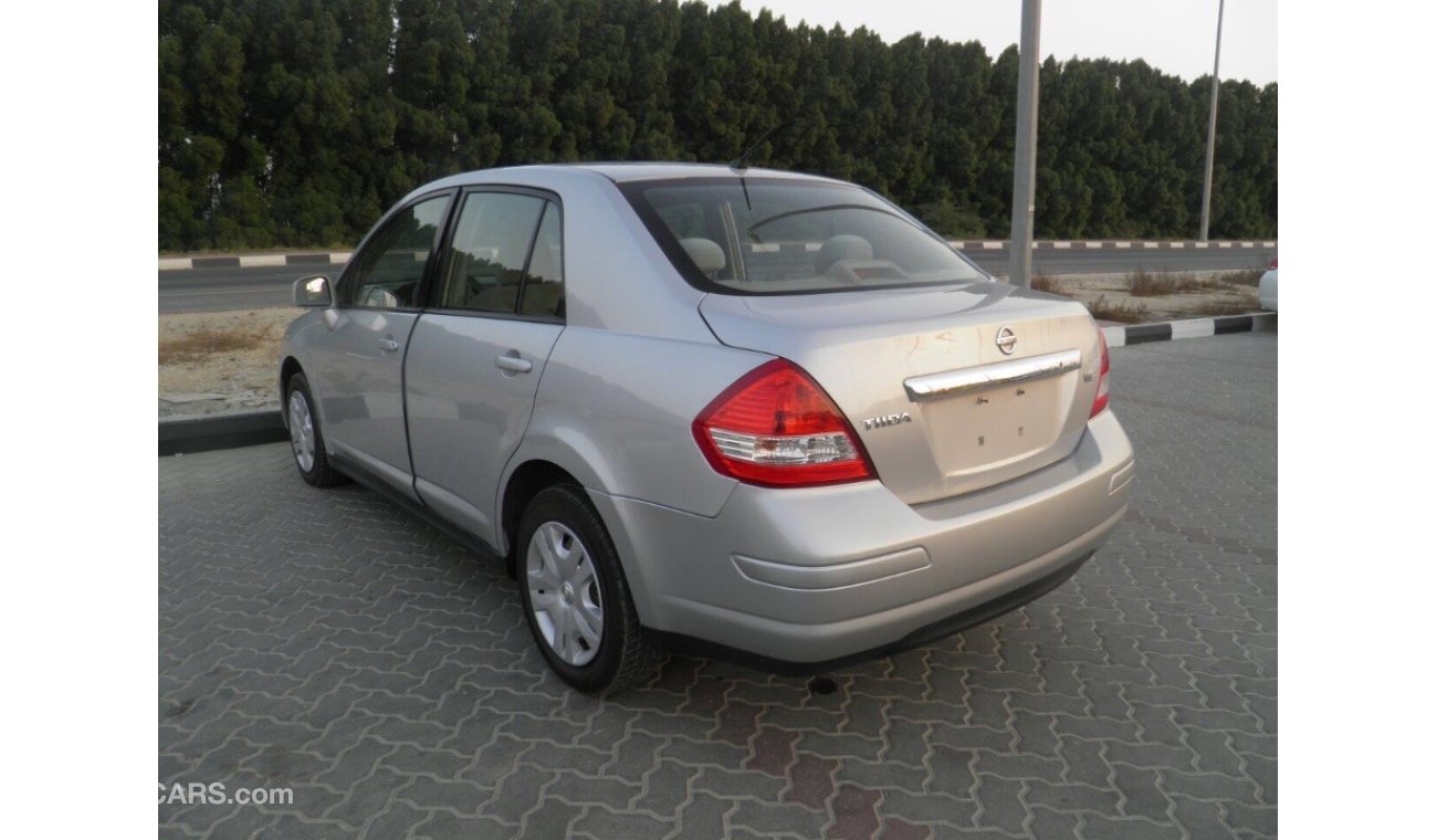 Nissan Tiida 2012