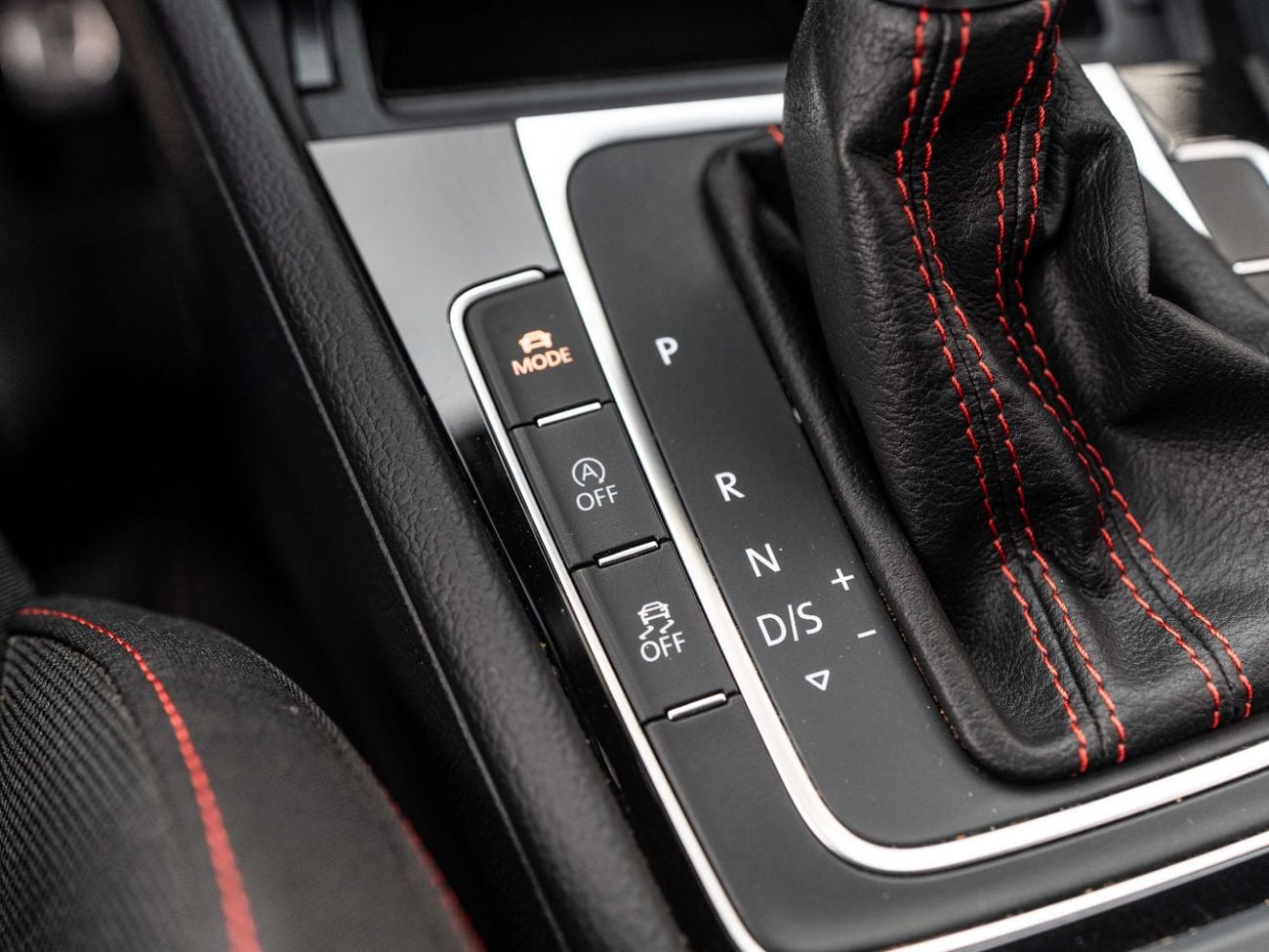 Volkswagen Golf GTI Sport 2.0T