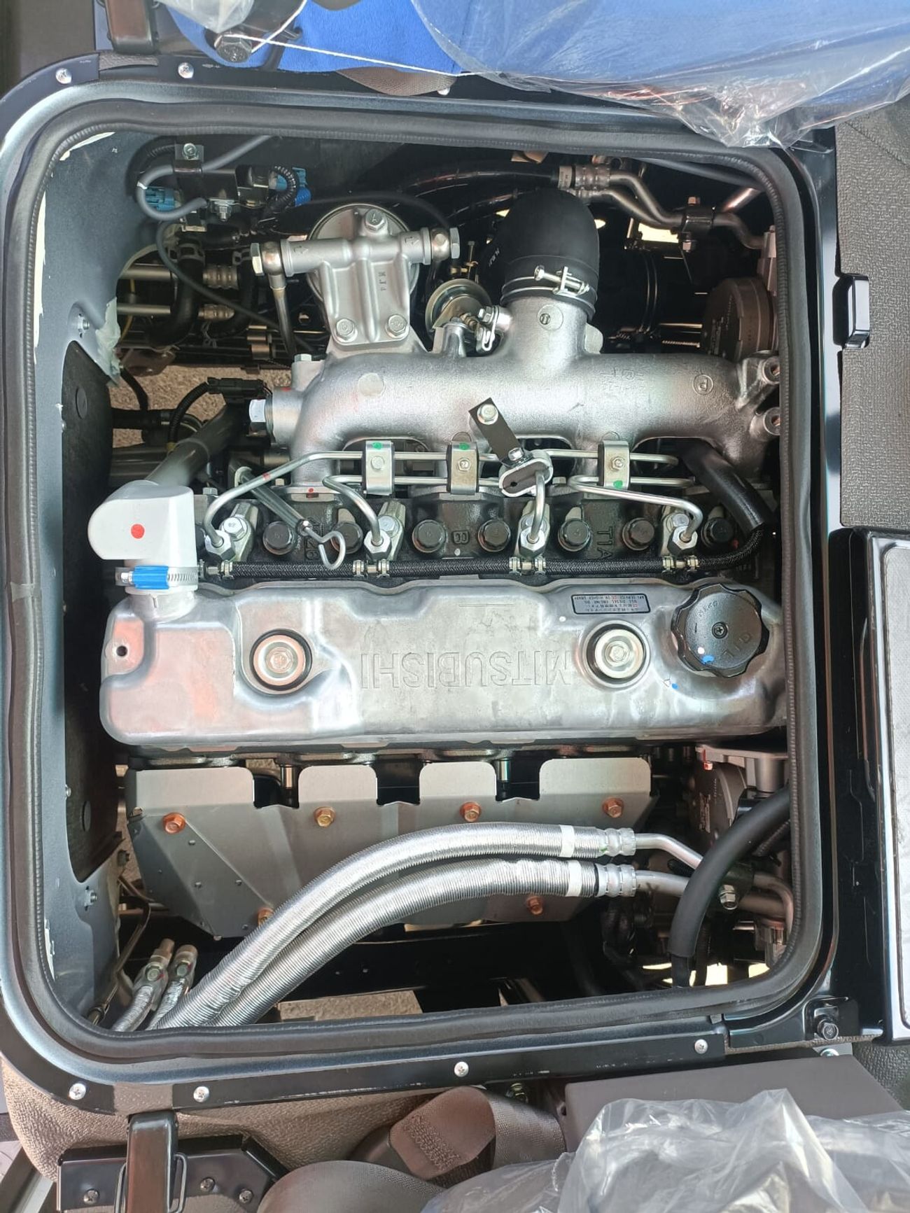 Mitsubishi Rosa MITSUBISHI FUSO ROSA HIGH ROOF 30-SEATER M/T MODEL 2025 NON GCC Specs