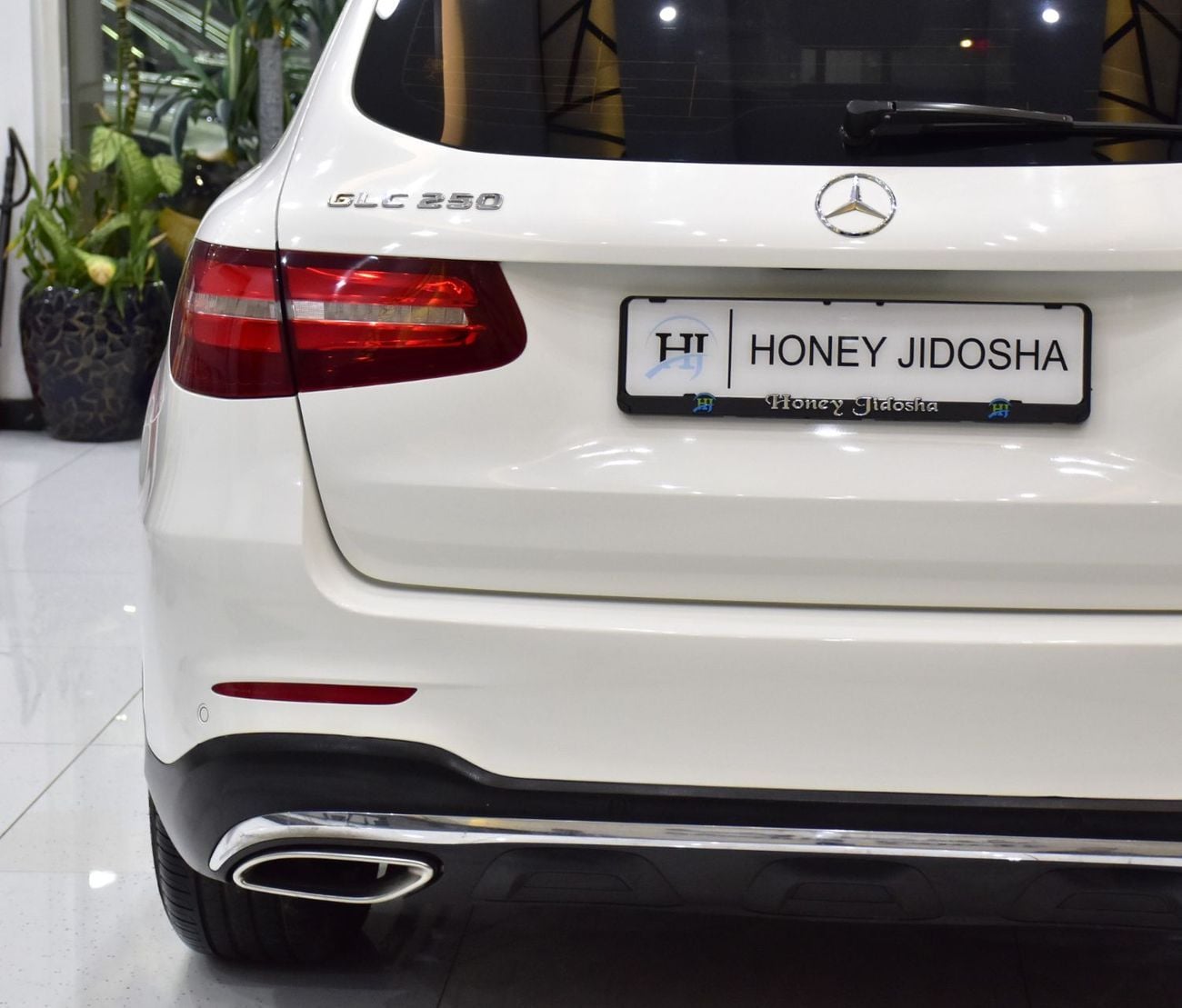 Mercedes Benz GLC250 . EXCELLENT DEAL for our Mercedes Benz GLC250 4Matic ( 2017 Model ) in White Color GCC Specs
