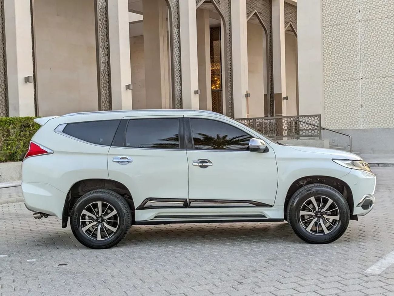 ميتسوبيشي مونتيرو سبورت GLS TOP FULL OPTION GCC ACCIDENT FREE IN EXCELLENT CONDITION