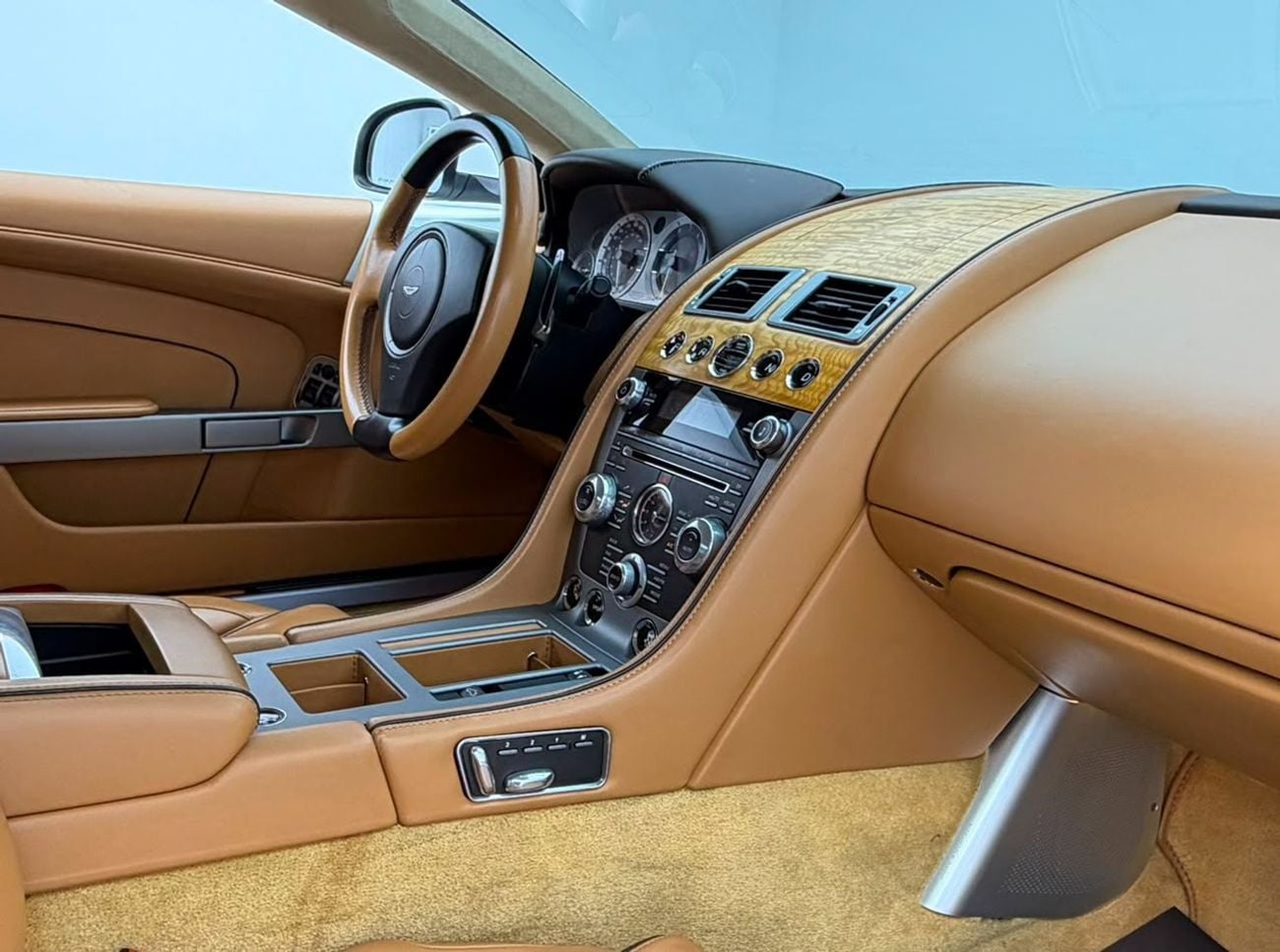 Aston Martin DB9 STANDARD