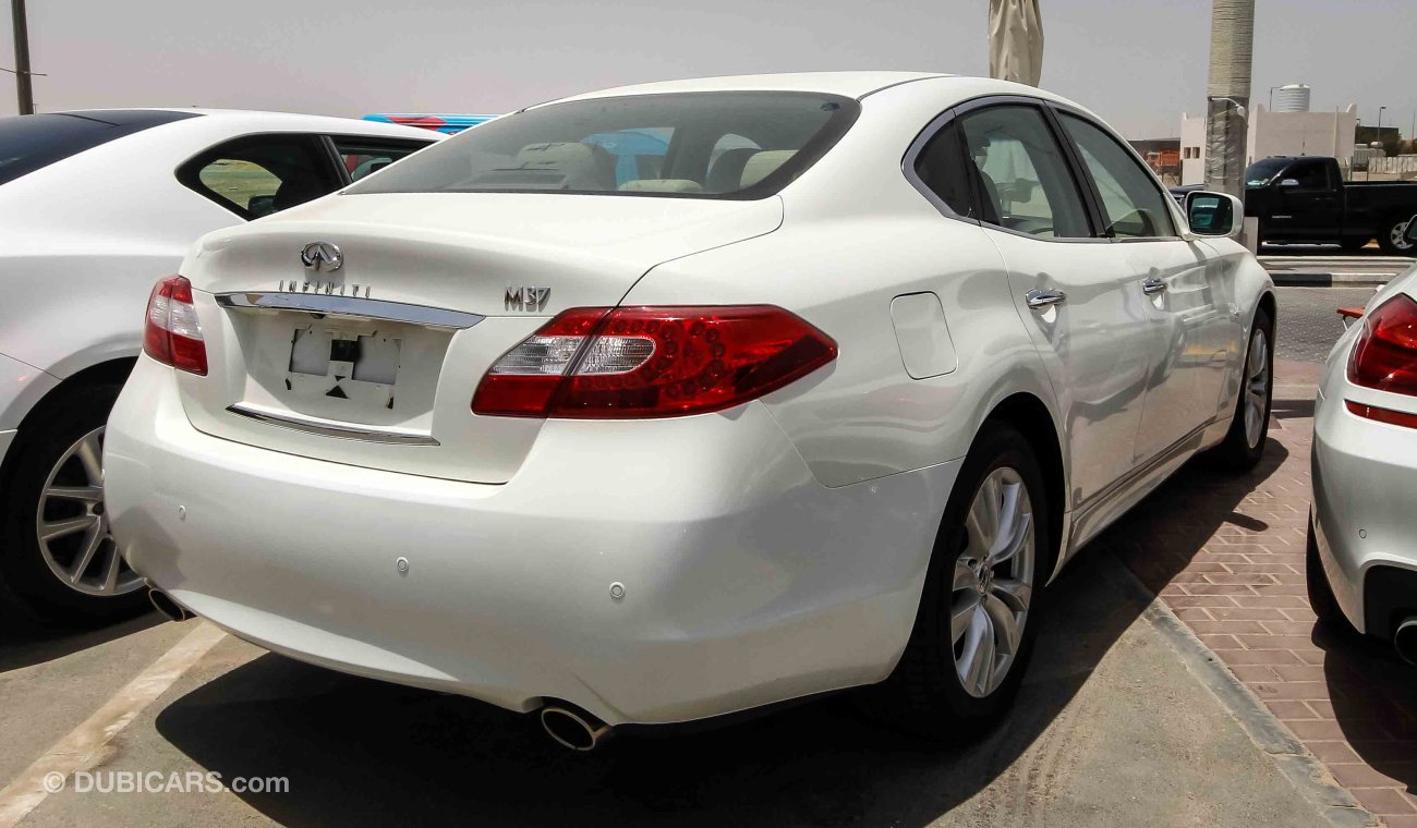 Infiniti M37