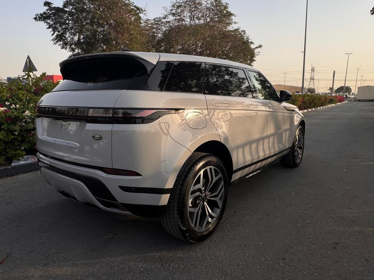 لاند روفر رانج روفر إيفوك P200 R-Dynamic SE 2.0L