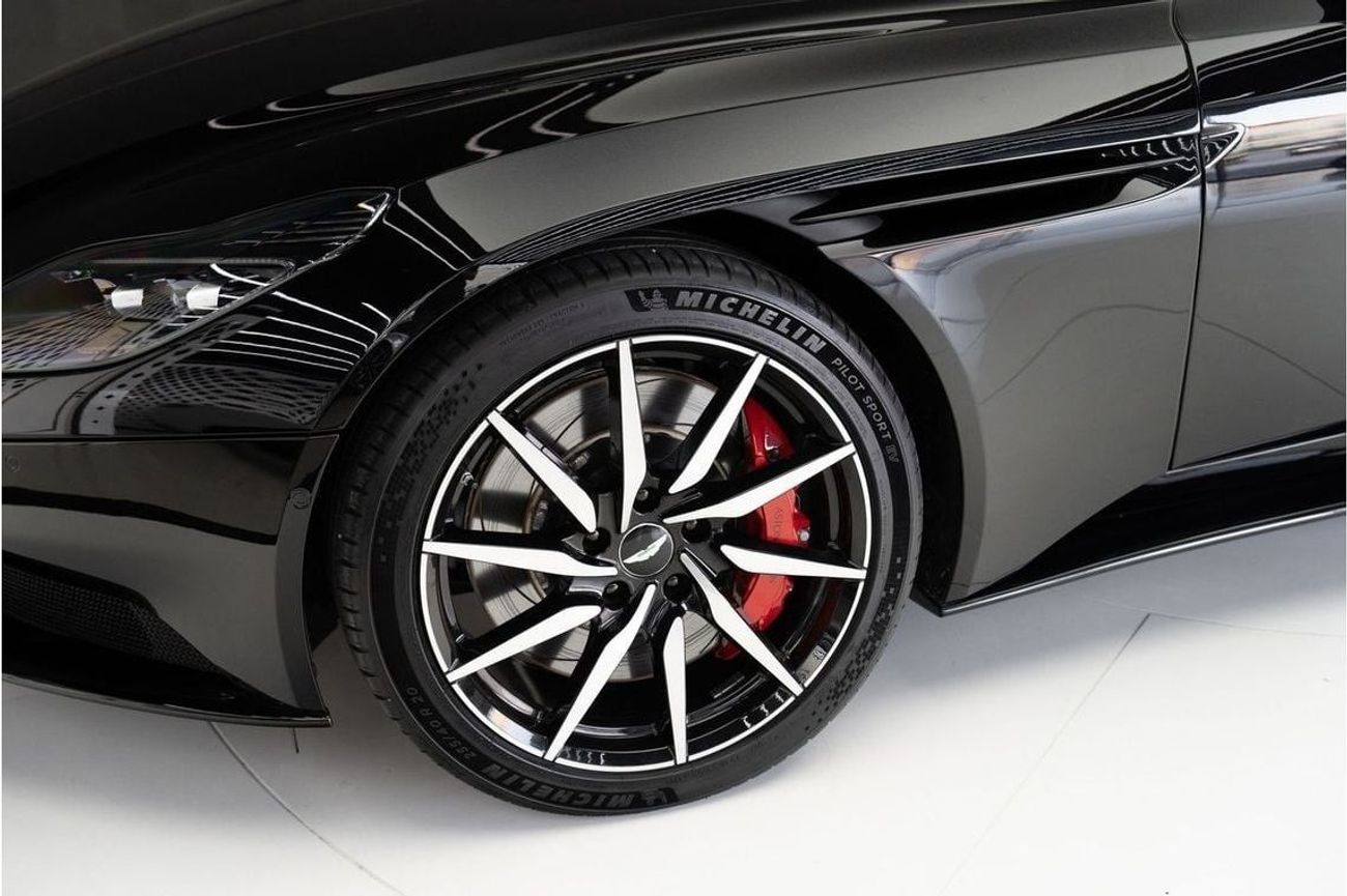 أستون مارتن DB11 Std 4.0L