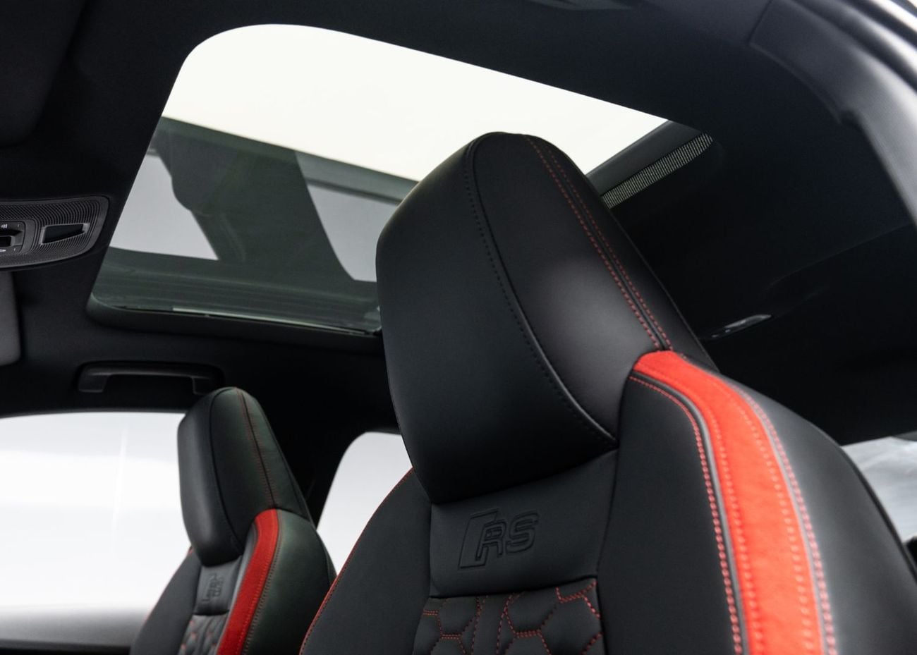 أودي RS3 STD BUY NOW, PAY 2027 | THE BLACKLINE STANDARD | 2030 Audi Warranty & Service Contract, GCC, Low KM'