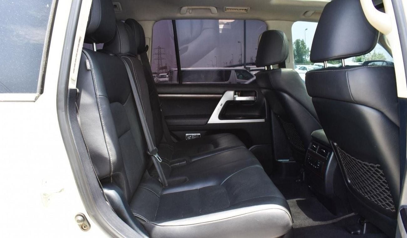 Toyota Land Cruiser V8 4.5L Diesel (Right Hand)