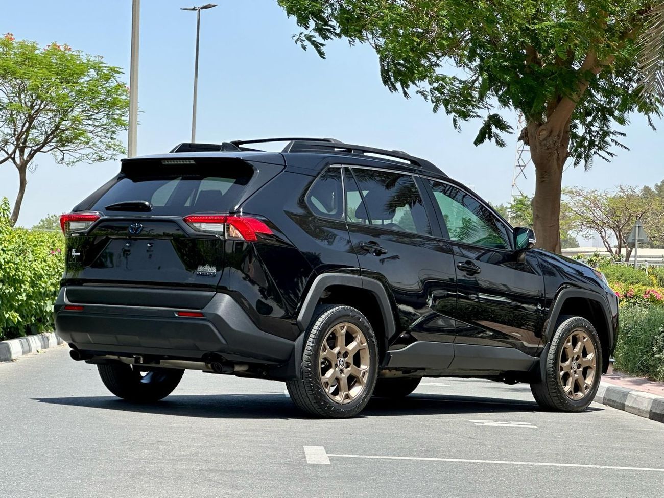 تويوتا راف ٤ Hybrid Woodland Edition (TRD)