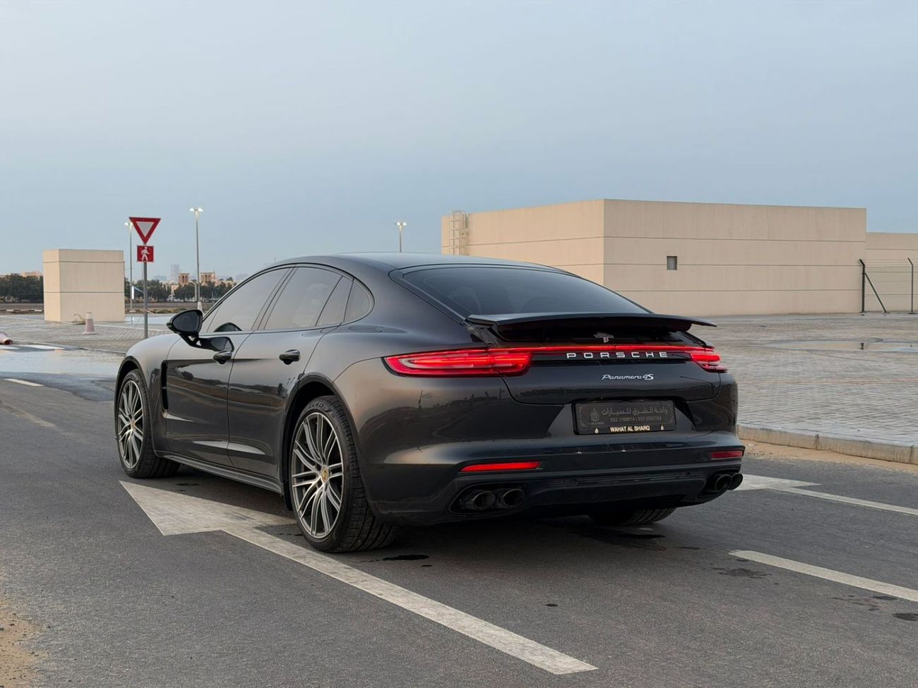 Porsche Panamera 4 2.9L