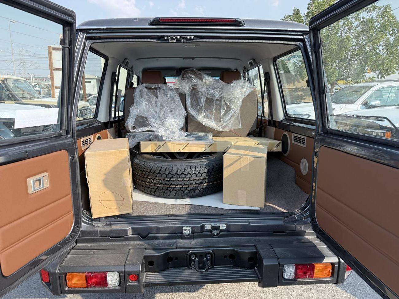 Toyota Land Cruiser 70 Toyota LC76 4.0L Petrol A/T Full Option 2025 (Export Only)