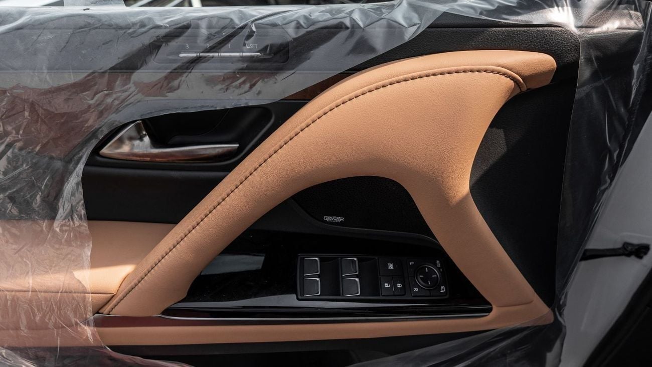 Lexus LX 600 2026 Lexus LX600 Signature 3.5L Petrol AT White-Tan (Wooden Accent)