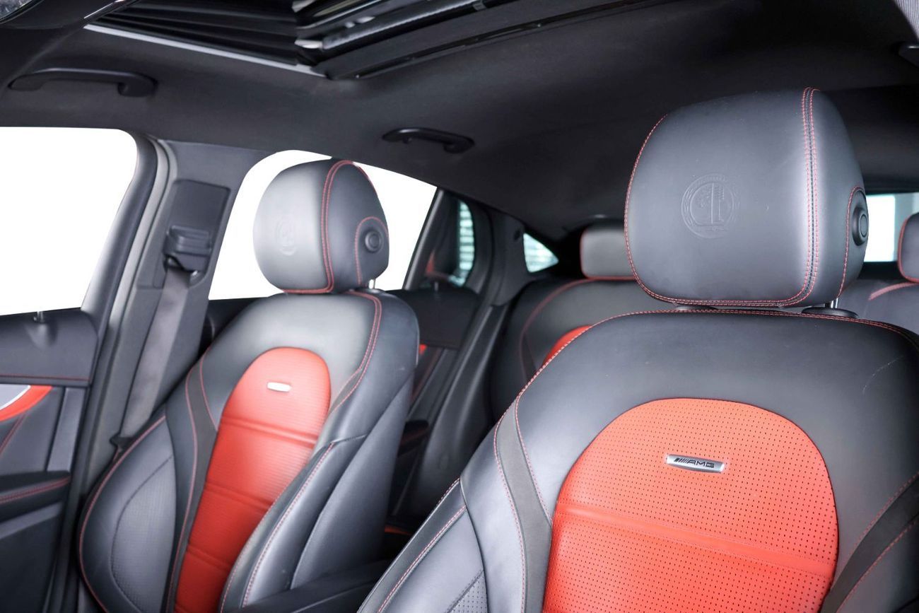 مرسيدس بنز GLC 63 S AMG 2019-MERCEDES BENZ GLC 63 S AMG 4Matic+-WARRANTY AND SERVICE CONTRACT TILL 12/2026-GCC