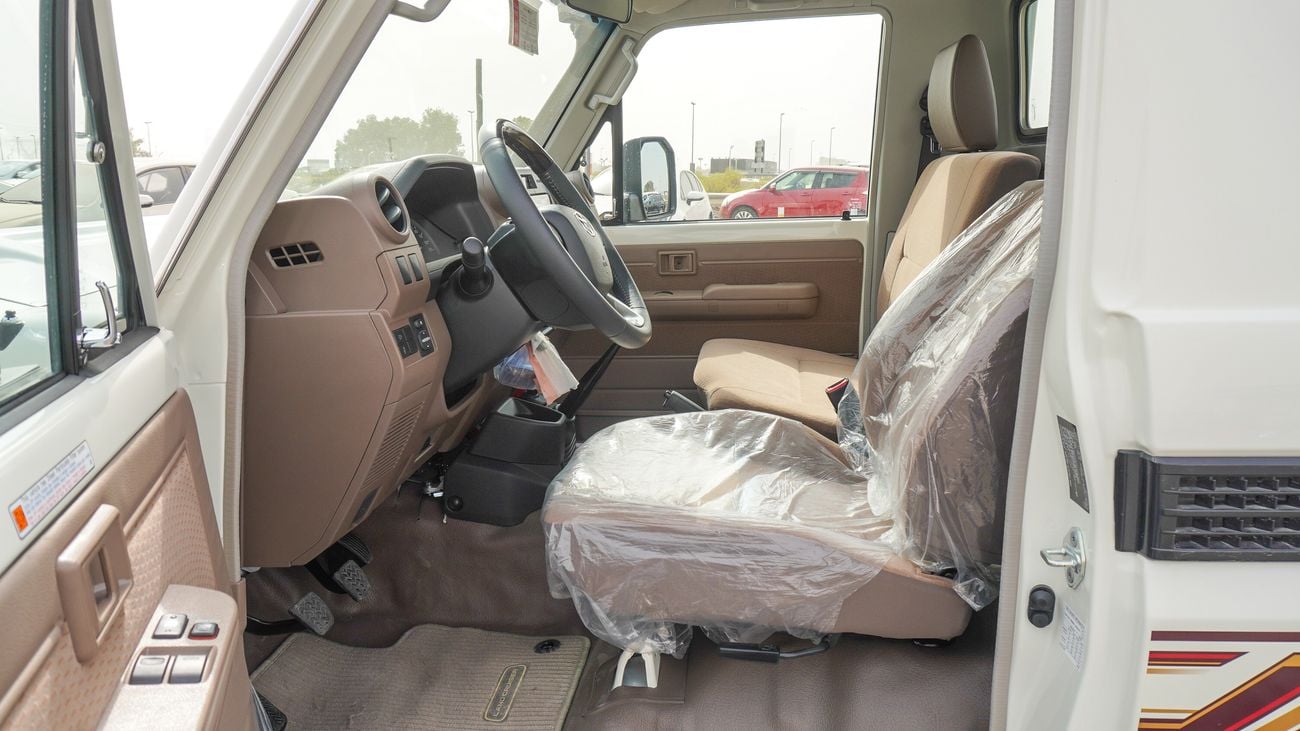 Toyota Land Cruiser Pick Up 4.0L V6 Single Cabin M/T