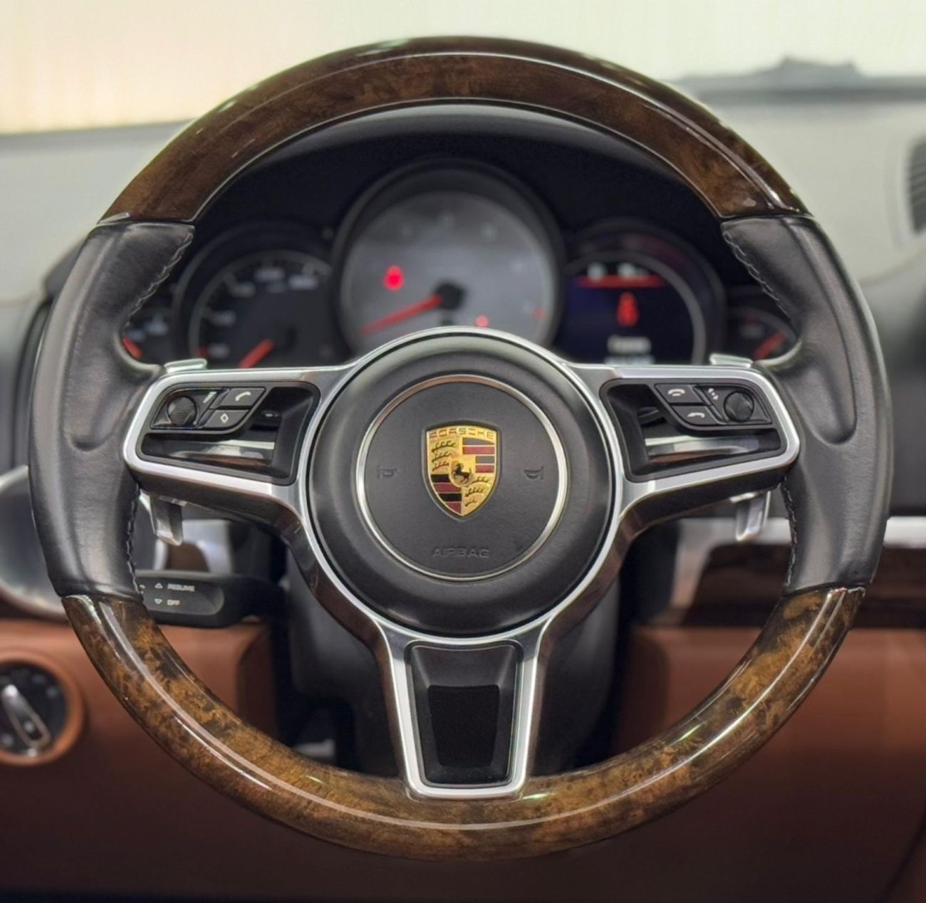 Porsche Cayenne S Platinum Edition 3.6L 2016 Porsche Cayenne S, Service History, Excellent Condition, GCC