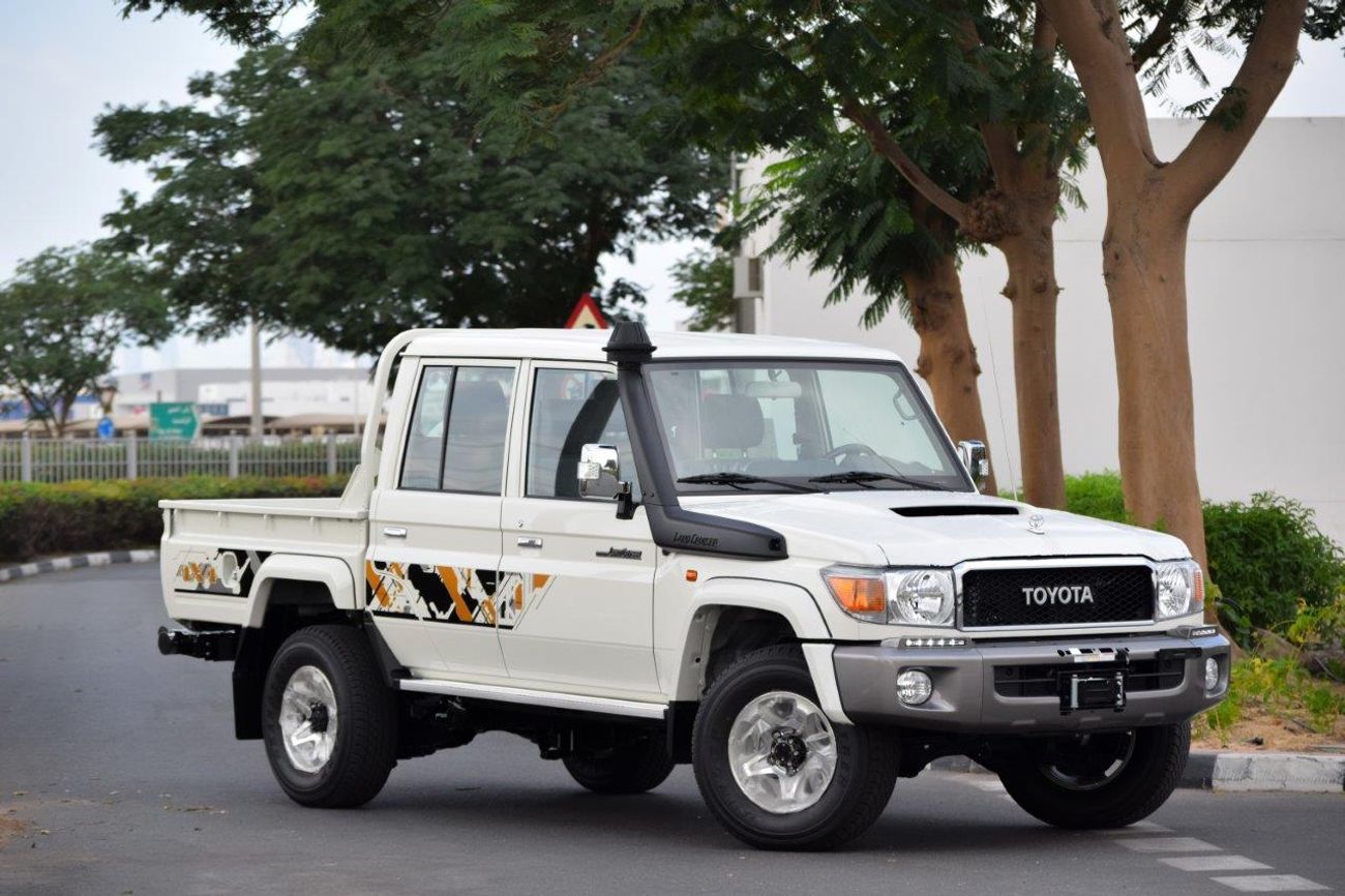 Toyota Land Cruiser Pick Up 79 DOUBLE CAB  LIMITED LX V8 4.5L TURBO DIESEL 5 SEAT MANUAL TRANSMISSION