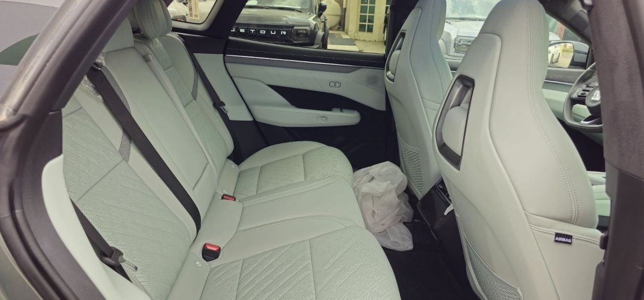 زيكر 001 Long Range RWD