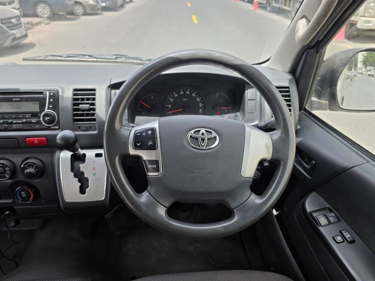 Toyota Hiace TOYOTA HIACE COMMUTER VAN RHD 2015 MODEL 3.0 L DIESEL AUTOMATIC(PM15122)