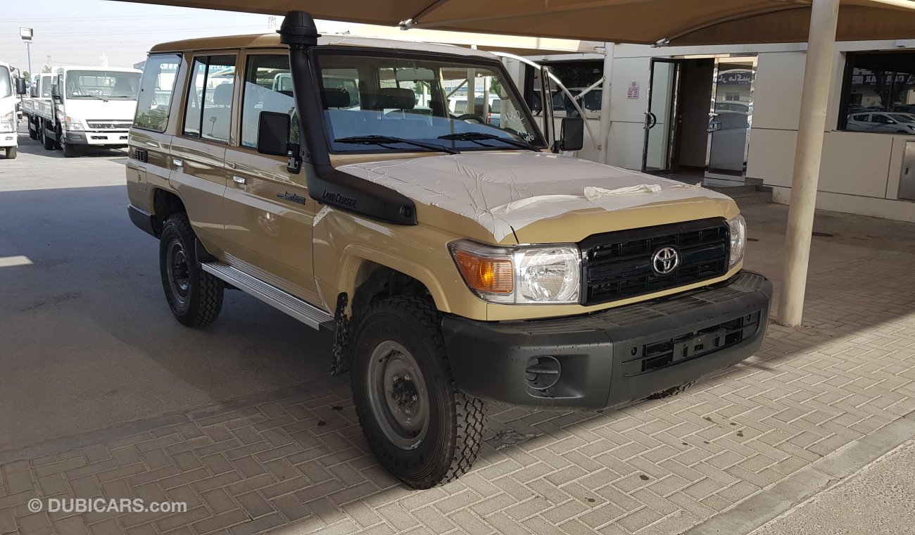 Toyota Land Cruiser 4.2 L Hardtop 9 seater -  2018