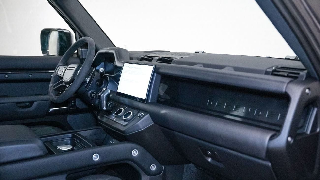 لاند روفر ديفندر 110 P525 V8 Edition - Ramadan Buy Now Pay September - AED 6,571 P/M