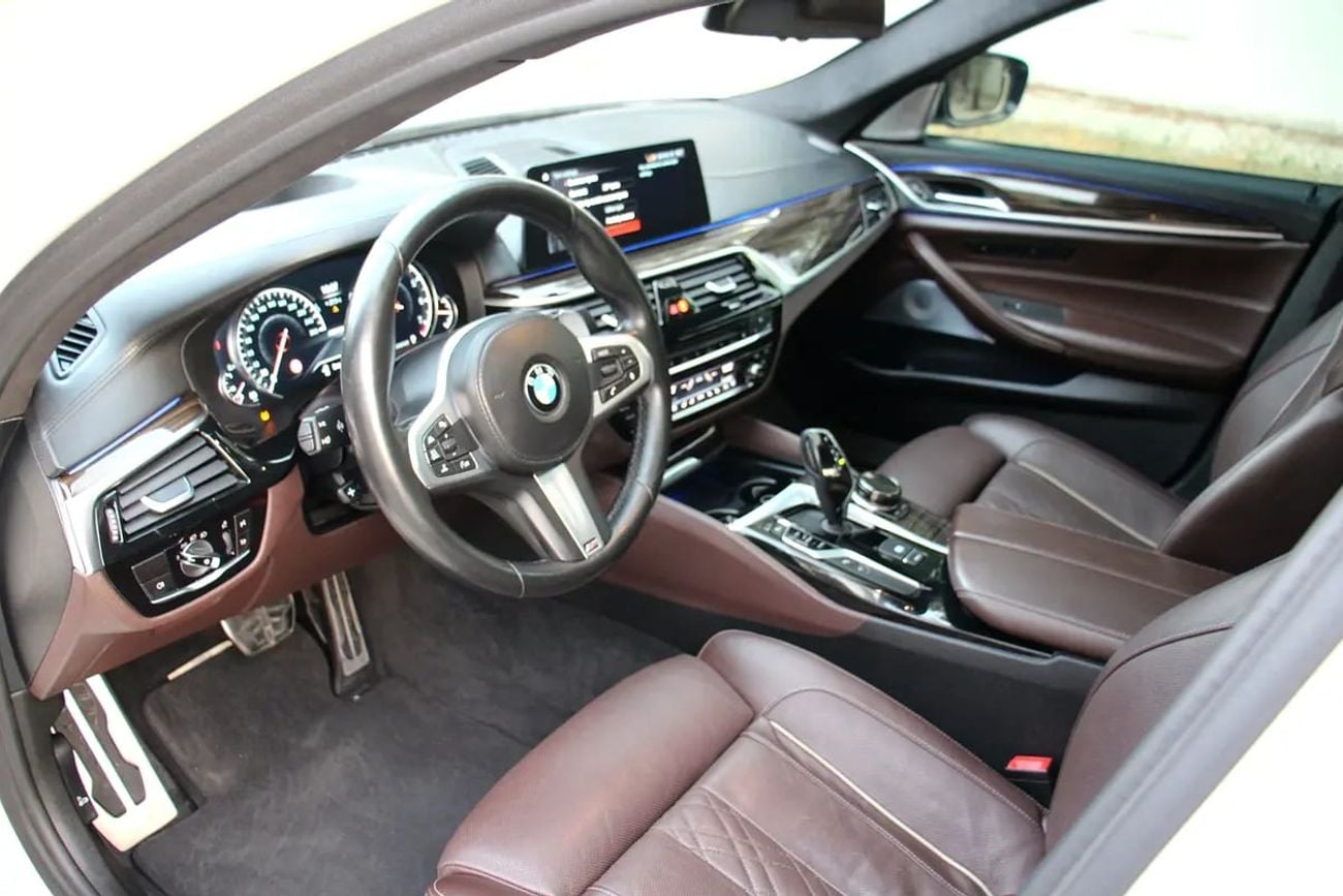 بي أم دبليو 550i M550i xDrive V8 | GCC Specs | Pristine Condition