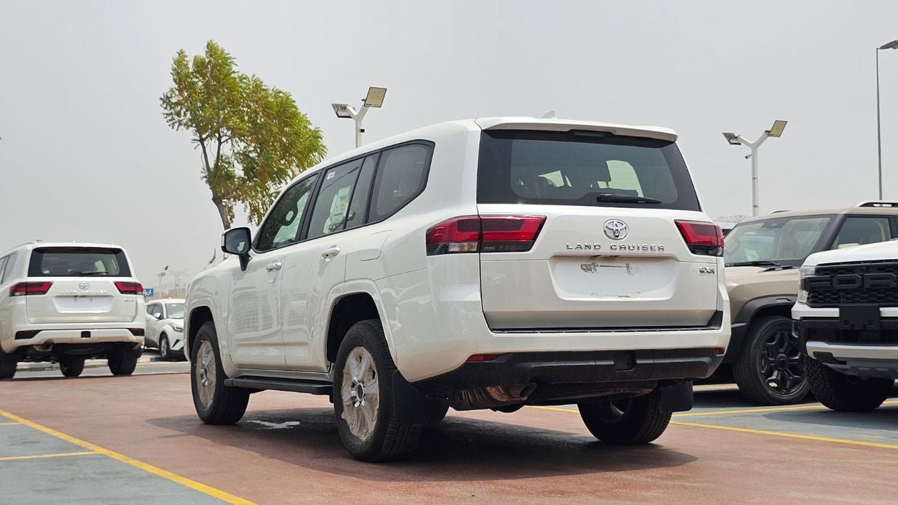 تويوتا لاند كروزر GXR WHITE-BLACK ELECTRIC DRIVER SEATS