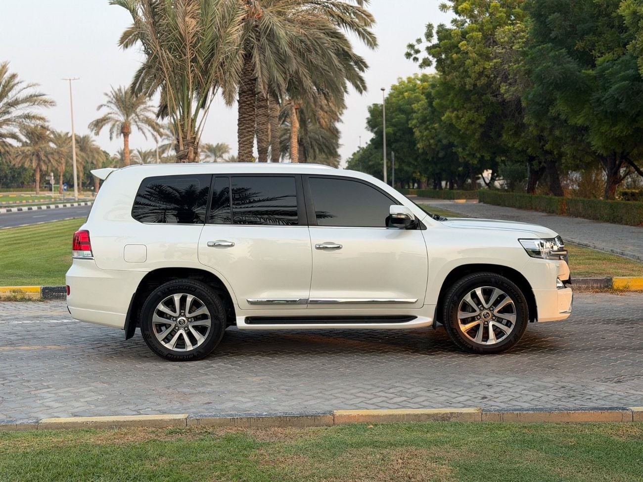 Toyota Land Cruiser VXR 5.7