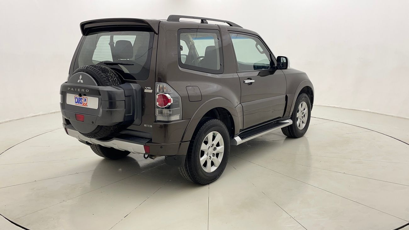 ميتسوبيشي باجيرو 2017 GLS MIDLINE SWB | AED 1101/Month | 0 DP | 30 Day Return | Warranty | Service History