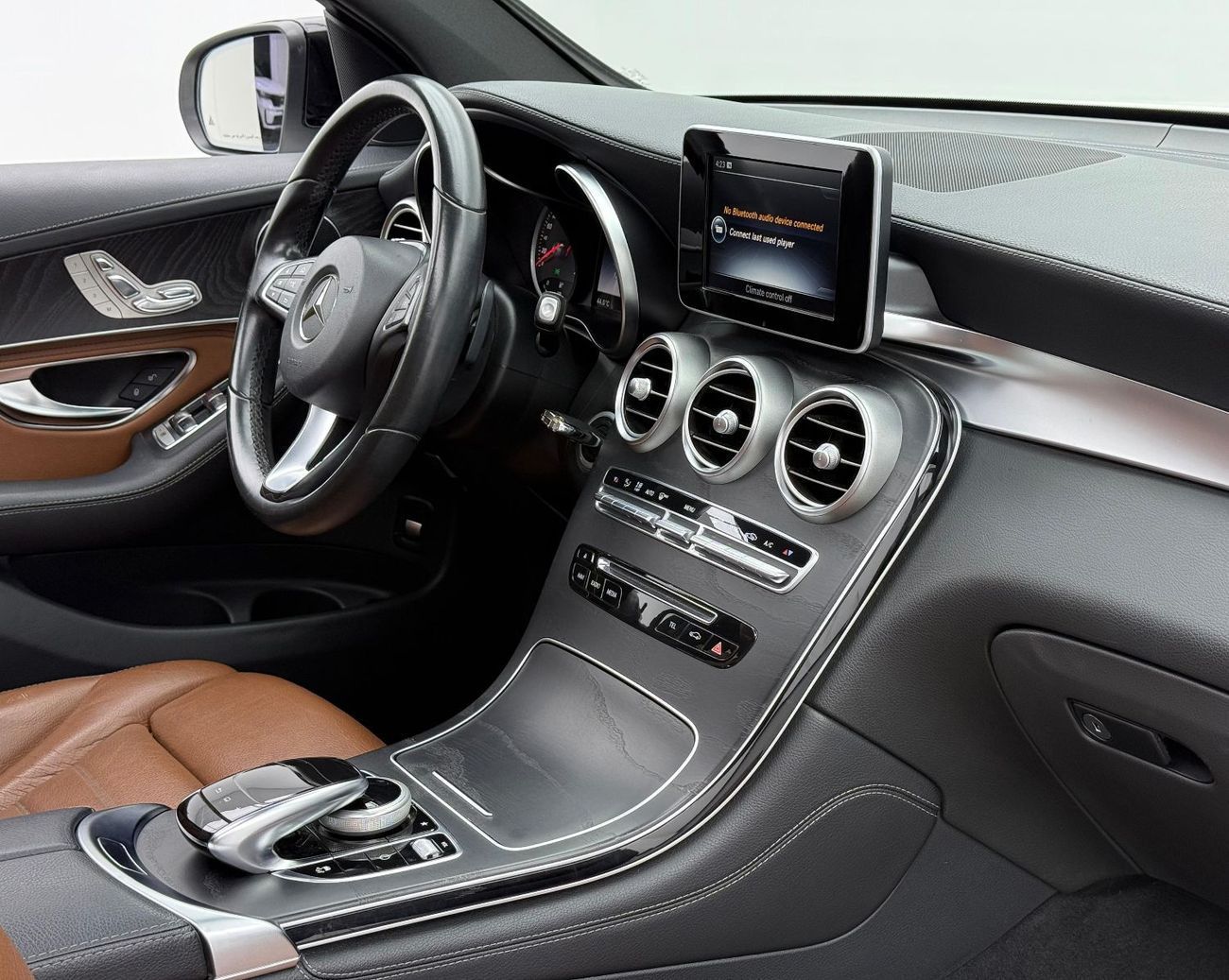 Mercedes-Benz GLC 250 4MATIC 2.0L 2016 Mercedes Benz GLC250 AMG 4MATIC, Service History, Excellent Condition, GCC