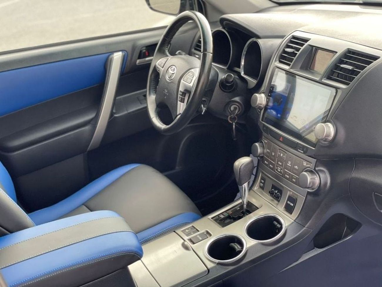 Toyota Highlander 2013 Toyota Highlander XLE+ 4x4 Full Option 7 Seater With Rear CAM & Rims - Canadian Specs - 145,000